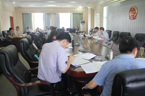政府領(lǐng)導(dǎo)、企業(yè)代表參加了崇禮新城投資合作協(xié)議討論會(huì)(圖2)
